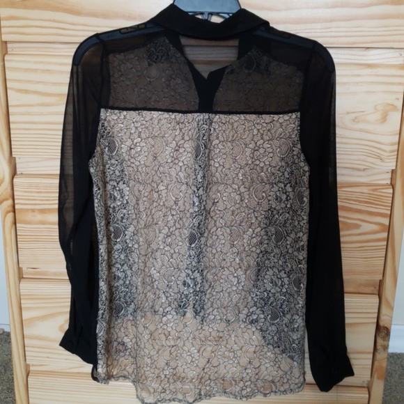 Issi Trendy long sleeve button down shirt 😍 - Picture 3 of 5